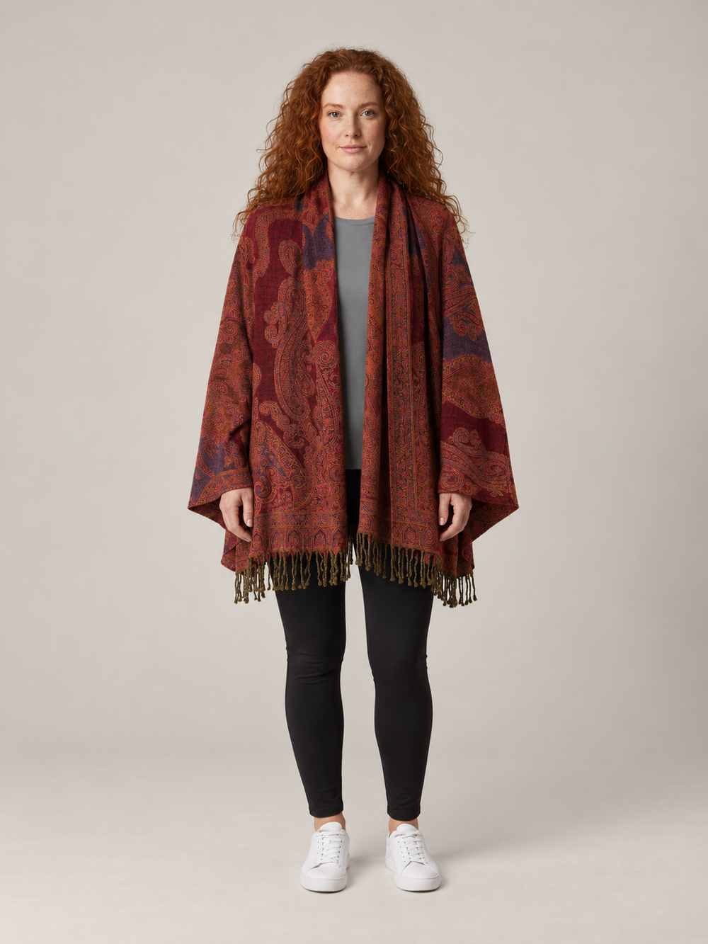 Bordeauxrode Paisley Poncho Dames met Franjes – Bohemian Cape met Sjaalkraag